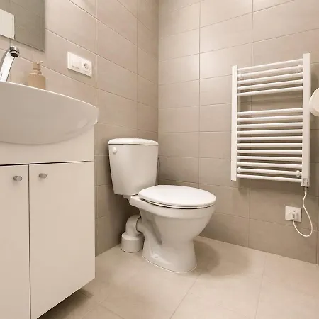 Modern Near Mendel Square - Gp Apartman